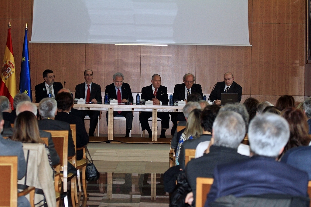 O Parlamento de Galicia acolleu unha sesión extraordinaria da Real Academia de Medicina, a primeira actividade deste tipo na Cámara 